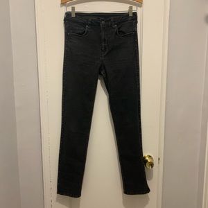 High rise black jeans . Skinny. Side details studs